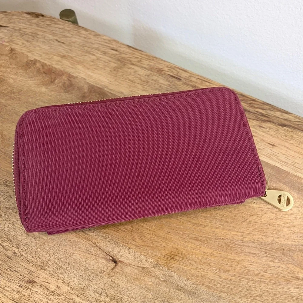 Baggallini zip around